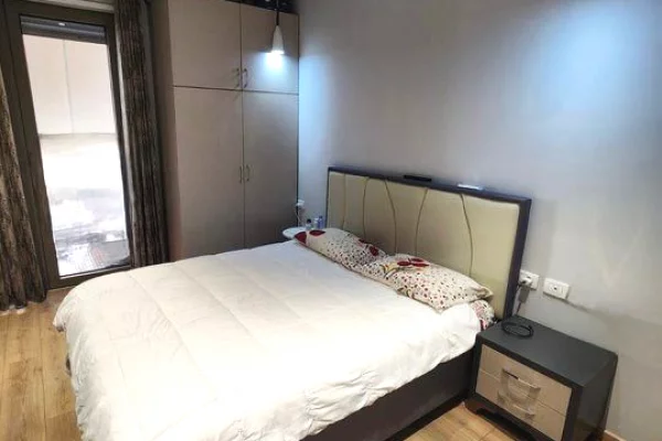 Shtepi ne shitje Apartament ne Tirane, 1+1, Mobilimi E mobiluar, Pagesa 250,000  Euro.