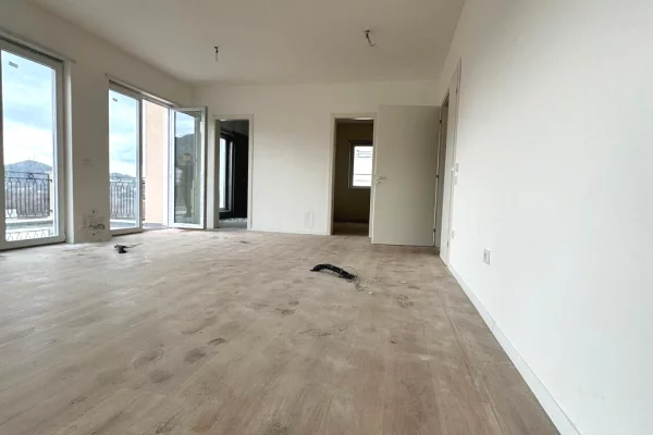 Luxury villas for sale in Tirana 4+1, Emty