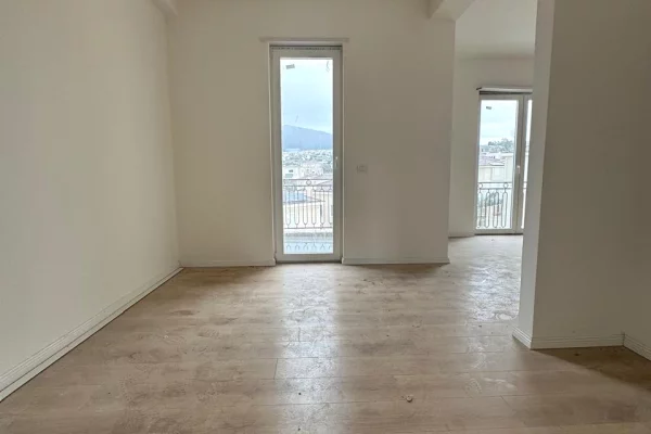 Luxury villas for sale in Tirana 4+1, Emty