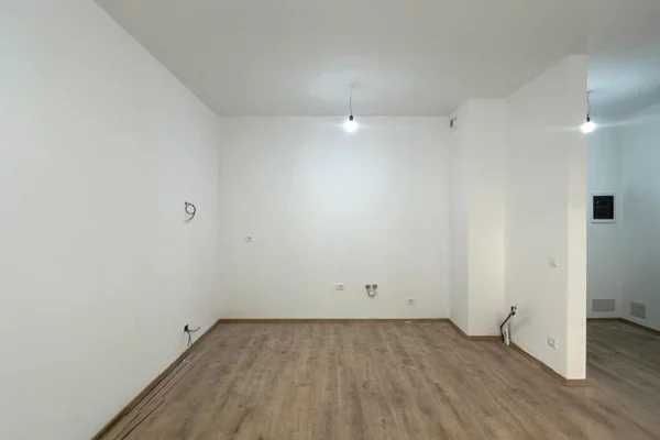 Shtepi ne shitje Apartament ne Tirane, 2+1, Mobilimi Bosh, pa mobiluar, Pagesa 104,500  Euro.