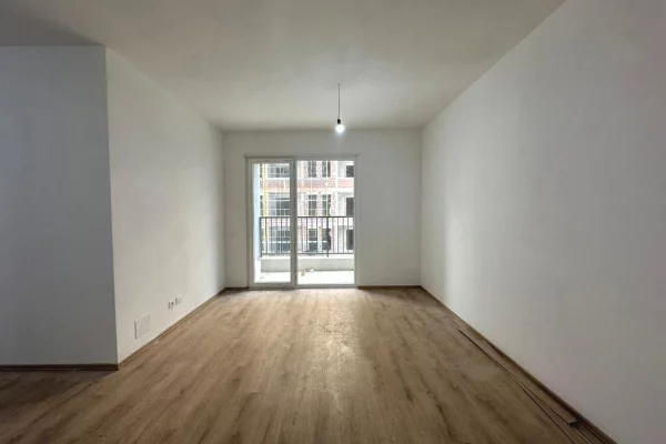 Shtepi ne shitje Apartament ne Tirane, 2+1, Mobilimi Bosh, pa mobiluar, Pagesa 104,500  Euro.