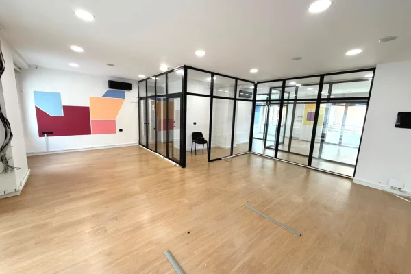Ambient biznesi me qera 3+1 ne Tirane - 2,500 Euro