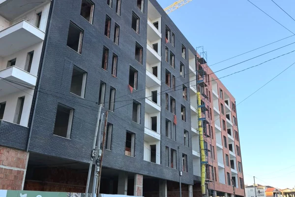 Shitet 2+1+2 te RingSide Rez, Paskuqan 