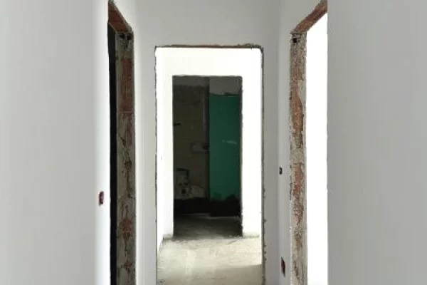 Shtepi ne shitje Apartament ne Tirane, 1+1, Mobilimi Bosh, pa mobiluar, Pagesa 174,999  Euro.