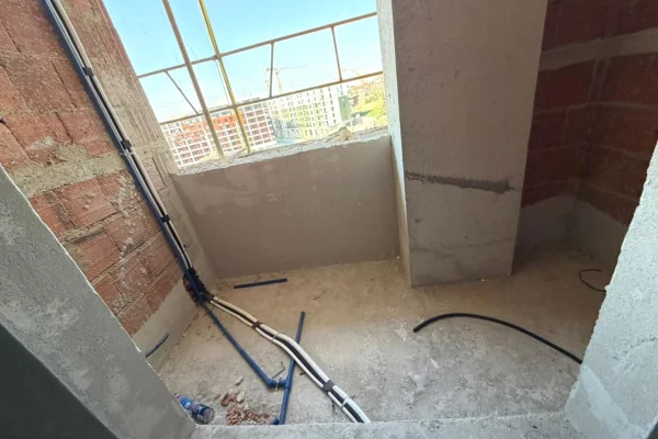 Shtepi ne shitje Apartament ne Tirane, Garsoniere, Mobilimi Bosh, pa mobiluar, Pagesa 61,295  Euro.