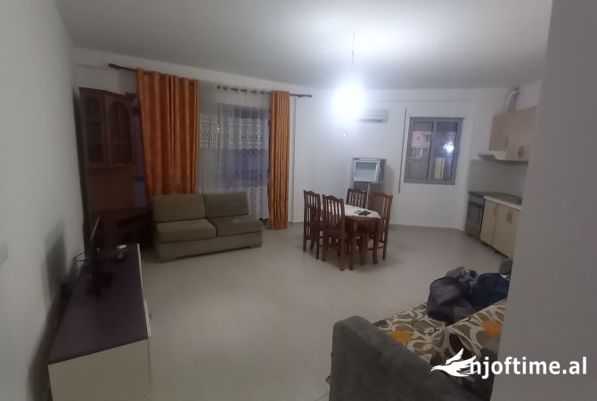 Shtepi me qera 2+1 ne Tirane - 40,000 Leke