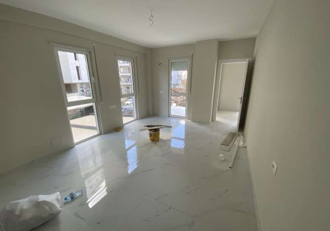 Shtepi ne shitje Apartament ne Tirane, 2+1, Mobilimi Bosh, pa mobiluar, Pagesa 185,000  Euro.