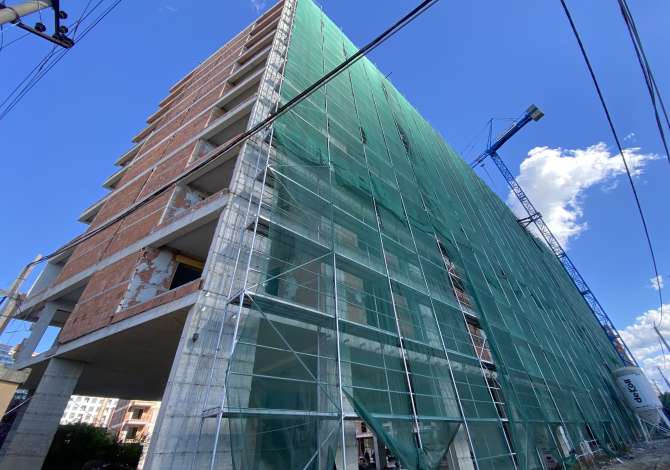 Shitet apartament 1+1