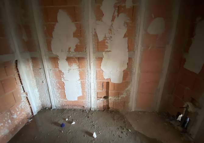 Shtepi ne shitje Apartament ne Tirane, 1+1, Mobilimi Bosh, pa mobiluar, Pagesa 112,100  Euro.