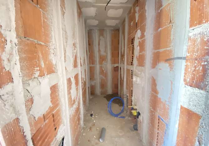 Shitet apartament 1+1