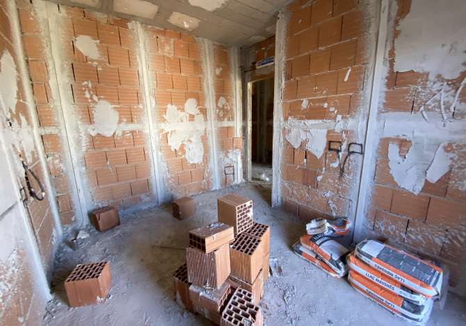 Shtepi ne shitje Apartament ne Tirane, 1+1, Mobilimi Bosh, pa mobiluar, Pagesa 86,250  Euro.