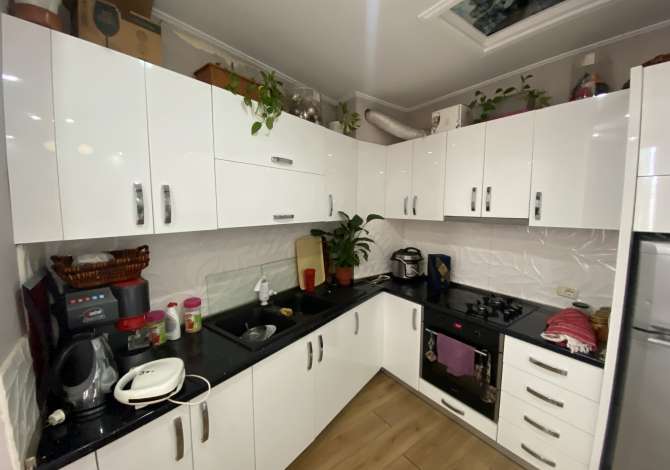 Shtepi ne shitje Apartament ne Tirane, 2+1, Mobilimi E mobiluar, Pagesa 100,000  Euro.