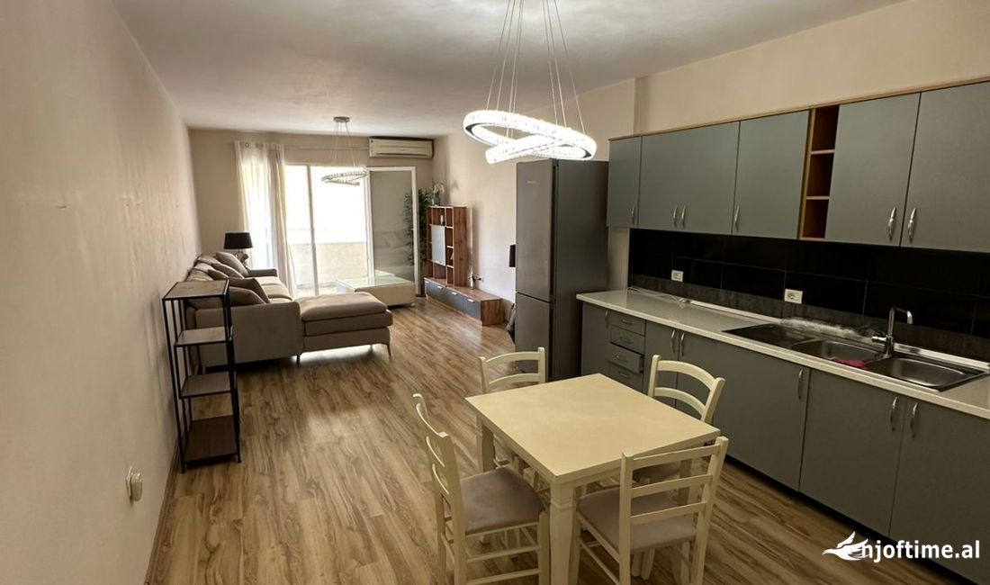 Shtepi me qera Apartament ne Tirane, 2+1, Mobilimi E mobiluar, Pagesa 800  Euro.
