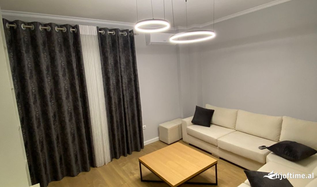 Shtepi me qera Apartament ne Tirane, 1+1, Mobilimi E mobiluar, Pagesa 550  Euro.