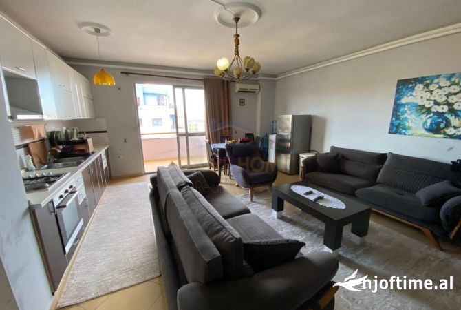 Shtepi me qera 2+1 ne Tirane - 450 Euro