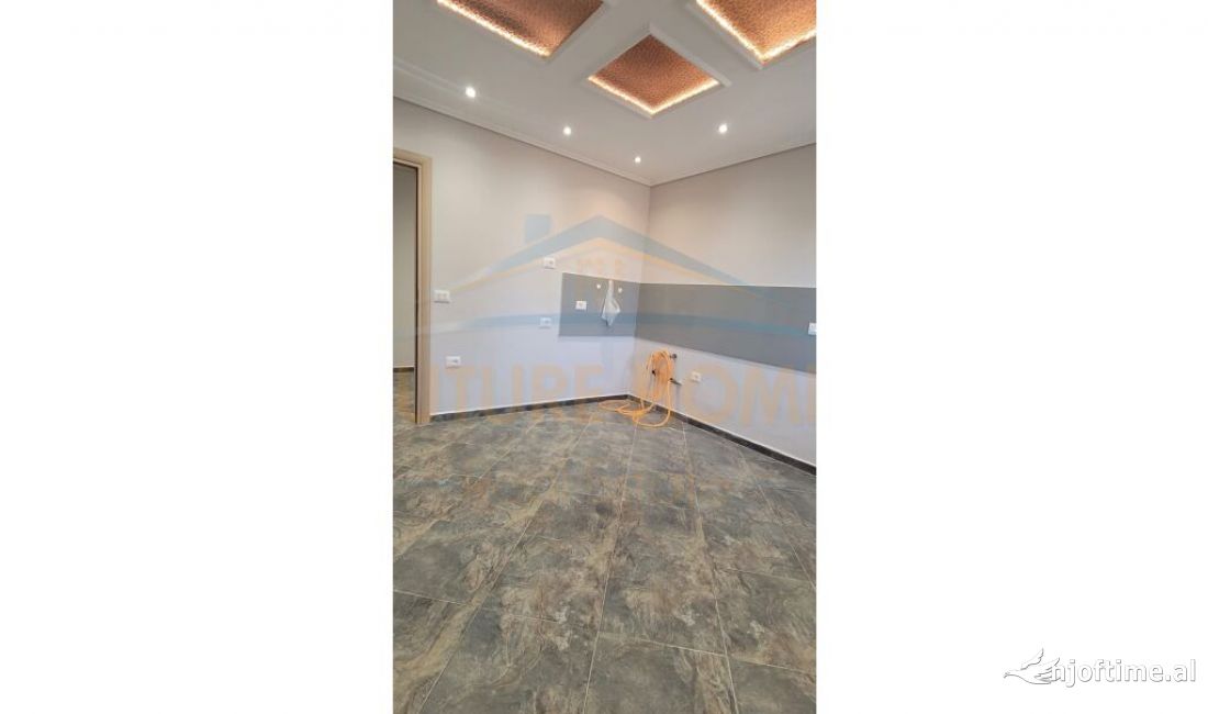 Shtepi ne shitje Apartament ne Tirane, 2+1, Mobilimi Bosh, pa mobiluar, Pagesa 150,000  Euro.