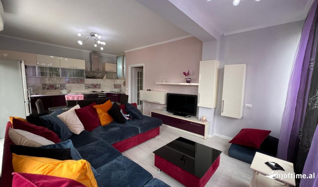 Shtepi ne shitje Apartament ne Tirane, 3+1, Mobilimi E mobiluar, Pagesa 231,000  Euro.