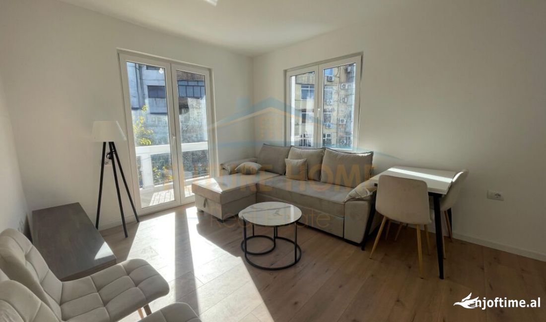 Shtepi me qera Apartament ne Tirane, 2+1, Mobilimi Pjeserisht e mobiluar, Pagesa 700  Euro.