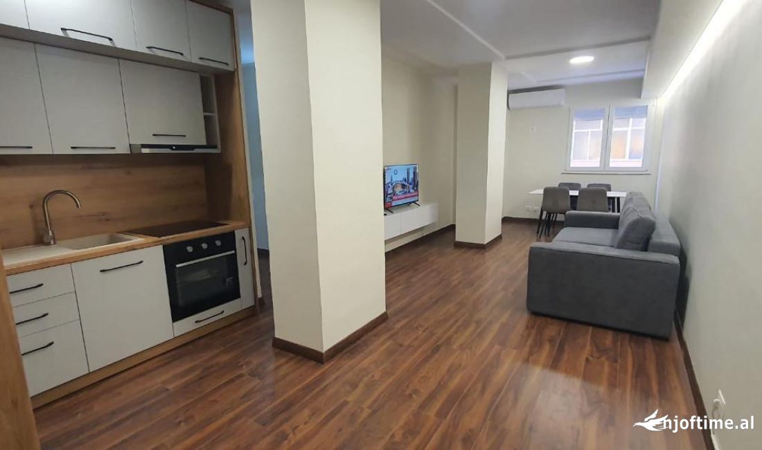 Shtepi me qera Apartament ne Tirane, 2+1, Mobilimi E mobiluar, Pagesa 800  Euro.