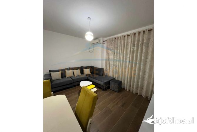 Shtepi me qera Apartament ne Tirane, 1+1, Mobilimi E mobiluar, Pagesa 450  Euro.
