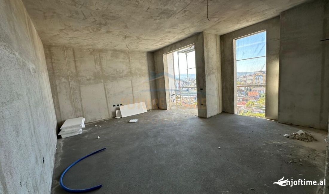 Shtepi ne shitje Apartament ne Tirane, 1+1, Mobilimi Bosh, pa mobiluar, Pagesa 117,000  Euro.