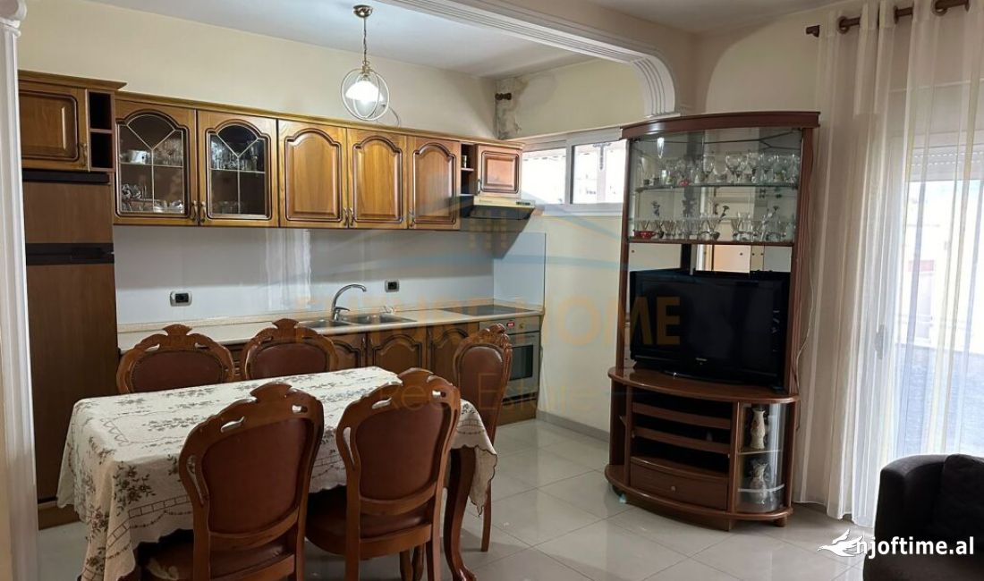 Shtepi me qera Apartament ne Tirane, 2+1, Mobilimi E mobiluar, Pagesa 650  Euro.