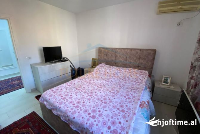 Shtepi ne shitje Apartament ne Tirane, 2+1, Mobilimi E mobiluar, Pagesa 150,000  Euro.