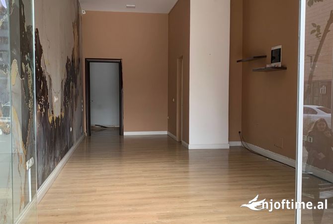 Ambient biznesi me qera 1+1 ne Tirane - 850 Euro