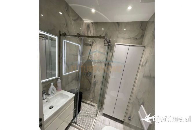 Shtepi ne shitje Apartament ne Tirane, 3+1, Mobilimi E mobiluar, Pagesa 150,000  Euro.