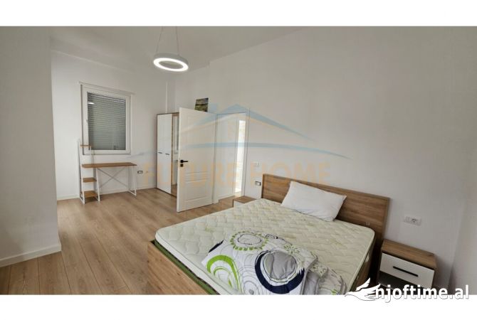 Shtepi me qera 4+1 ne Tirane - 2,500 Euro
