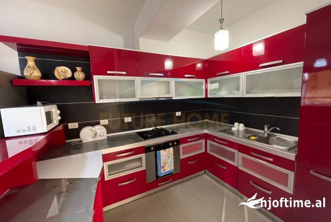 Shtepi me qera Apartament ne Tirane, 3+1, Mobilimi E mobiluar, Pagesa 750  Euro.