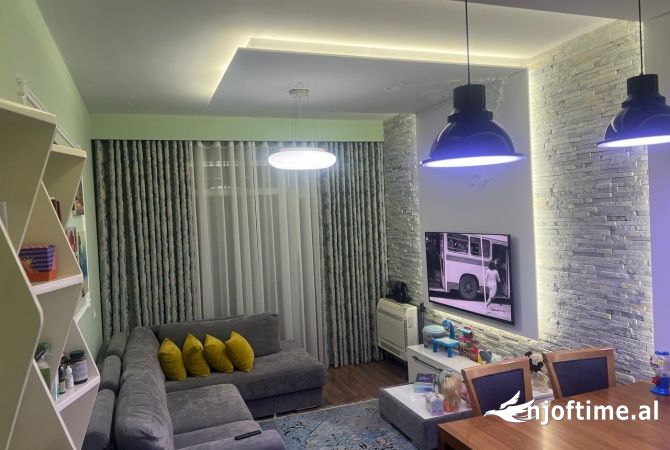 Shtepi ne shitje 2+1 ne Tirane - 250,000 Euro