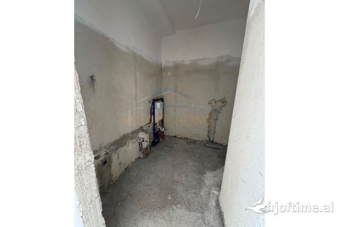 Shtepi ne shitje Apartament ne Tirane, 2+1, Mobilimi Bosh, pa mobiluar, Pagesa 230,000  Euro.