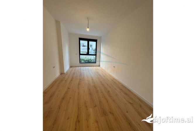 Shtepi ne shitje Apartament ne Tirane, 2+1, Mobilimi Bosh, pa mobiluar, Pagesa 287,000  Euro.