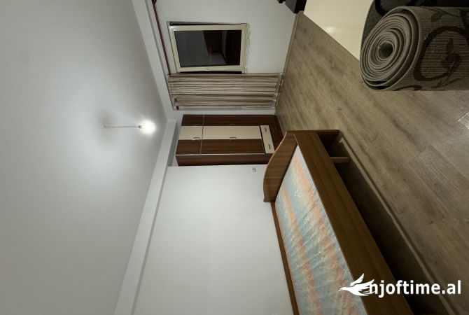 Shtepi ne shitje Apartament ne Tirane, 2+1, Mobilimi E mobiluar, Pagesa 93,000  Euro.