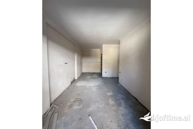 Shtepi ne shitje Apartament ne Tirane, 2+1, Mobilimi Bosh, pa mobiluar, Pagesa 205,000  Euro.
