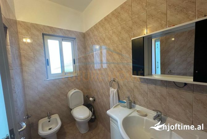 Shtepi ne shitje Apartament ne Tirane, 1+1, Mobilimi E mobiluar, Pagesa 130,000  Euro.