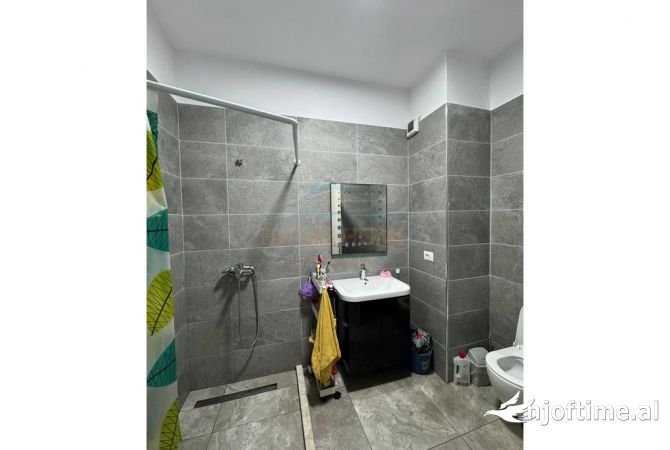 Shtepi ne shitje Apartament ne Tirane, 1+1, Mobilimi E mobiluar, Pagesa 108,000  Euro.