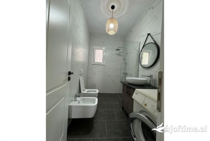 Shtepi ne shitje Vila Luksoze ne Tirane, 7+1, Mobilimi E mobiluar, Pagesa 800,000  Euro.