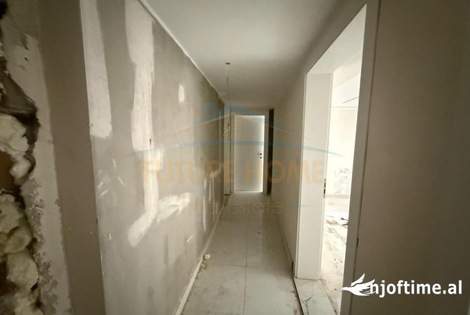 Shtepi ne shitje Duplex(shtepi me 2 kate) ne Tirane, 4+1, Mobilimi Bosh, pa mobiluar, Pagesa 316,800  Euro.