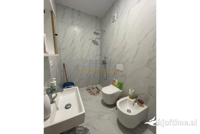 Shtepi ne shitje Apartament ne Tirane, 1+1, Mobilimi E mobiluar, Pagesa 92,000  Euro.
