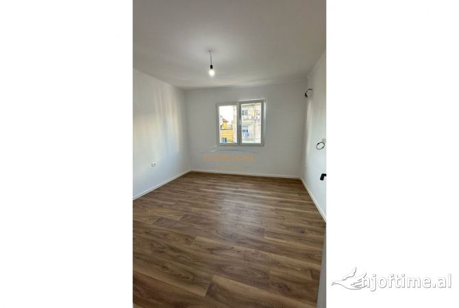 Shtepi ne shitje Apartament ne Tirane, 2+1, Mobilimi Bosh, pa mobiluar, Pagesa 148,000  Euro.