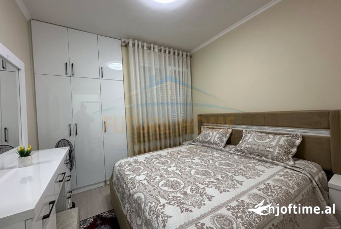 Shtepi ne shitje Apartament ne Tirane, 2+1, Mobilimi E mobiluar, Pagesa 165,000  Euro.