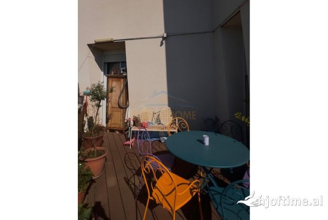 Shtepi ne shitje Apartament ne Tirane, 2+1, Mobilimi E mobiluar, Pagesa 238,000  Euro.