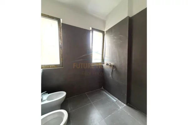 Shtepi me qera Apartament ne Tirane, 2+1, Mobilimi Bosh, pa mobiluar, Pagesa 1,200  Euro.