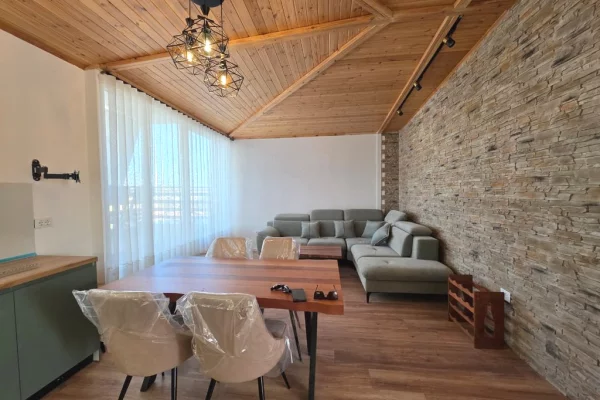 Shtepi me qera Apartament ne Tirane, 2+1, Mobilimi E mobiluar, Pagesa 700  Euro.