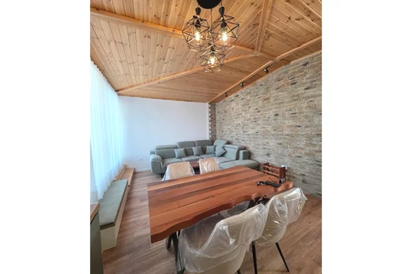 Shtepi me qera 2+1 ne Tirane - 700 Euro