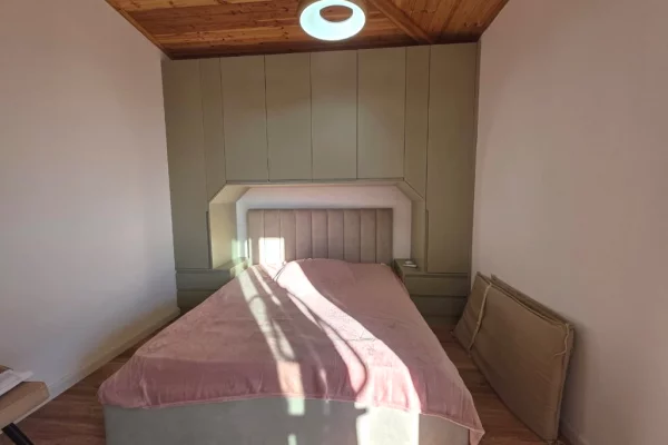 Shtepi me qera Apartament ne Tirane, 2+1, Mobilimi E mobiluar, Pagesa 700  Euro.