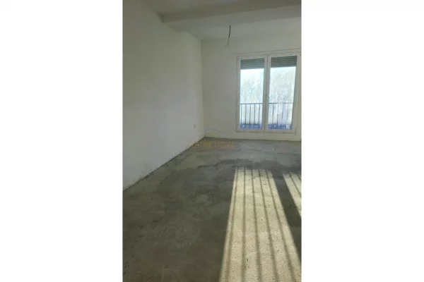 Shtepi ne shitje Penthose(kati i fundit panoramik) ne Tirane, 2+1, Mobilimi Bosh, pa mobiluar, Pagesa 278,100  Euro.