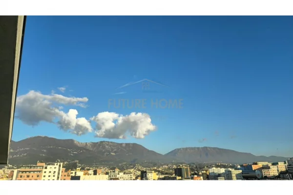 Shtepi ne shitje Penthose(kati i fundit panoramik) ne Tirane, 2+1, Mobilimi Bosh, pa mobiluar, Pagesa 278,100  Euro.